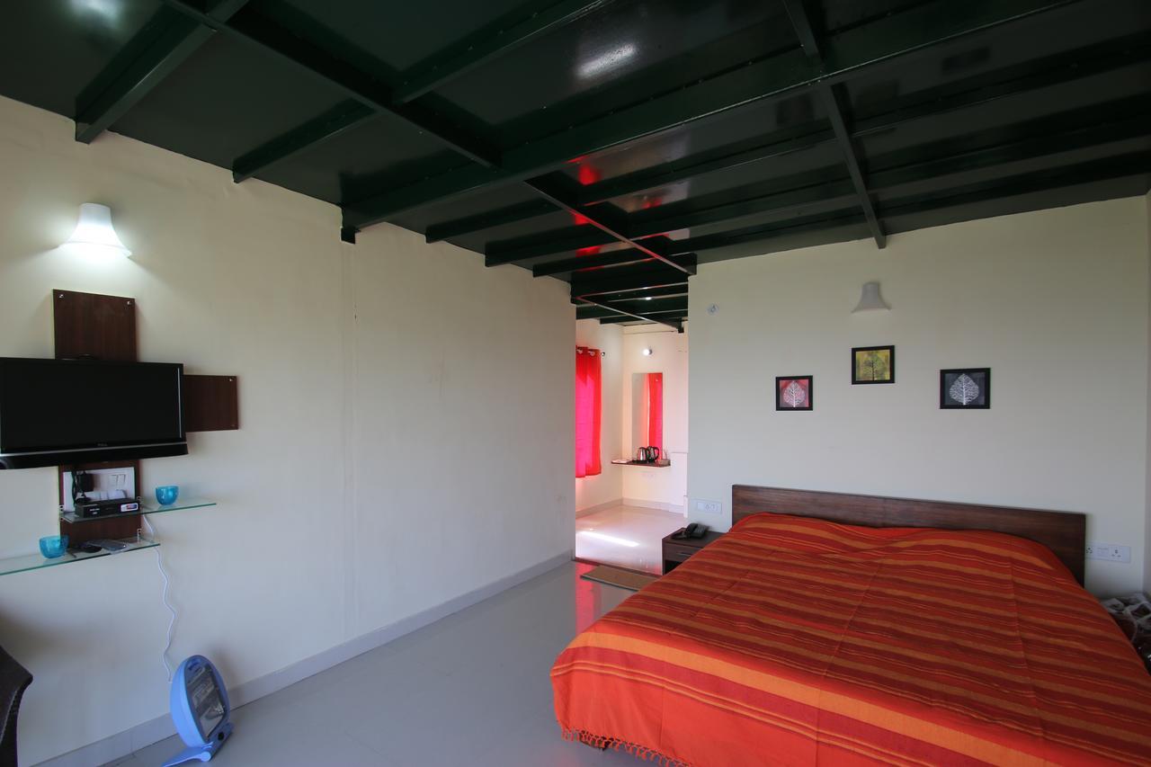 Nest And Hives Motiapathar/Mukteshwar Hotel Bagian luar foto